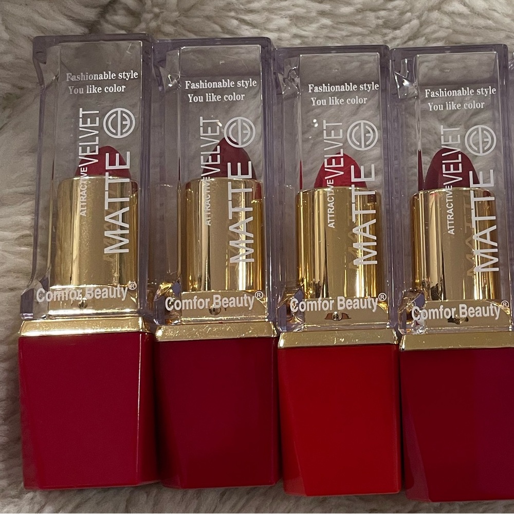 Bundle of 4 Matte Lipsticks